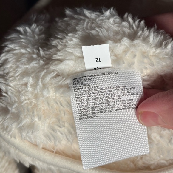 Uniqlo | soft | fleece | ivory | zip | pockets | L - Picture 9 of 11